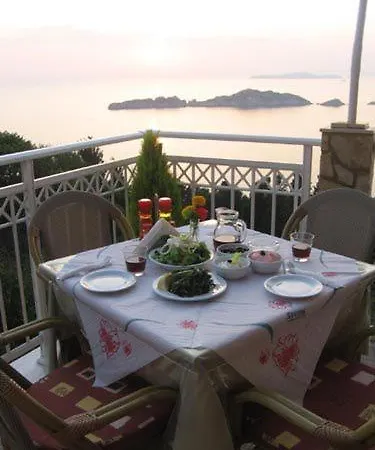 בית הארחה The 3 Brothers Afión