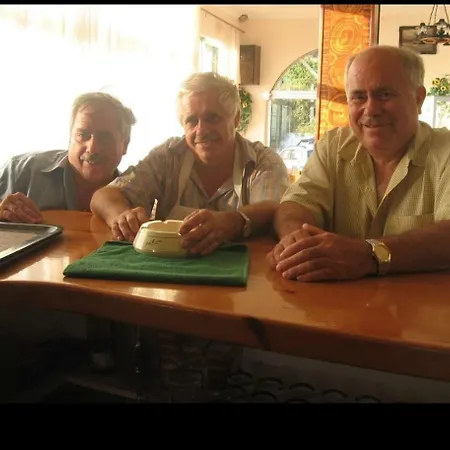 The 3 Brothers בית הארחה